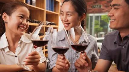 中国线上酒类年销售额达423 亿元 居世界第一!